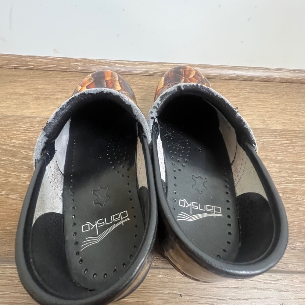 Dansko Patent Professional Tiger Eye Clogs Size 37 (6.5-7) - Picture 5 of 10